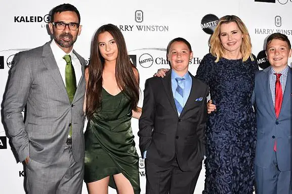 Reza Jarrahy and his wife, Geena Davis, posing with their daughter and sons at an event.