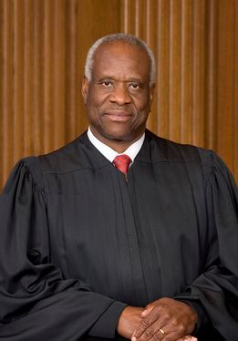 Official portrait of Clarence Thomas 