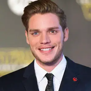 Dominic Sherwood Bio Reveals Personal Life Relationship Facts