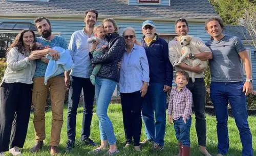 Jonathan Vigliotti with his whole familyÃƒÆ’Ã†â€™Ãƒâ€ Ã¢â‚¬â„¢ÃƒÆ’Ã¢â‚¬Â ÃƒÂ¢Ã¢â€šÂ¬Ã¢â€žÂ¢ÃƒÆ’Ã†â€™ÃƒÂ¢Ã¢â€šÂ¬Ã‚Â ÃƒÆ’Ã‚Â¢ÃƒÂ¢Ã¢â‚¬Å¡Ã‚Â¬ÃƒÂ¢Ã¢â‚¬Å¾Ã‚Â¢ÃƒÆ’Ã†â€™Ãƒâ€ Ã¢â‚¬â„¢ÃƒÆ’Ã¢â‚¬Å¡Ãƒâ€šÃ‚Â¢ÃƒÆ’Ã†â€™Ãƒâ€šÃ‚Â¢ÃƒÆ’Ã‚Â¢ÃƒÂ¢Ã¢â‚¬Å¡Ã‚Â¬Ãƒâ€¦Ã‚Â¡ÃƒÆ’Ã¢â‚¬Å¡Ãƒâ€šÃ‚Â¬ÃƒÆ’Ã†â€™ÃƒÂ¢Ã¢â€šÂ¬Ã‚Â¦ÃƒÆ’Ã¢â‚¬Å¡Ãƒâ€šÃ‚Â¡ÃƒÆ’Ã†â€™Ãƒâ€ Ã¢â‚¬â„¢ÃƒÆ’Ã¢â‚¬Â ÃƒÂ¢Ã¢â€šÂ¬Ã¢â€žÂ¢ÃƒÆ’Ã†â€™Ãƒâ€šÃ‚Â¢ÃƒÆ’Ã‚Â¢ÃƒÂ¢Ã¢â€šÂ¬Ã…Â¡Ãƒâ€šÃ‚Â¬ÃƒÆ’Ã¢â‚¬Â¦Ãƒâ€šÃ‚Â¡ÃƒÆ’Ã†â€™Ãƒâ€ Ã¢â‚¬â„¢ÃƒÆ’Ã‚Â¢ÃƒÂ¢Ã¢â‚¬Å¡Ã‚Â¬Ãƒâ€¦Ã‚Â¡ÃƒÆ’Ã†â€™ÃƒÂ¢Ã¢â€šÂ¬Ã…Â¡ÃƒÆ’Ã¢â‚¬Å¡Ãƒâ€šÃ‚Â in the front yard of their house in New York