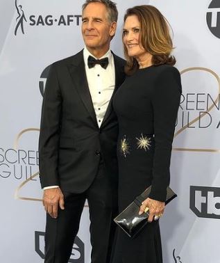 Scott Bakula with his wife, Chelsea Field, attaining the Sag Awards 