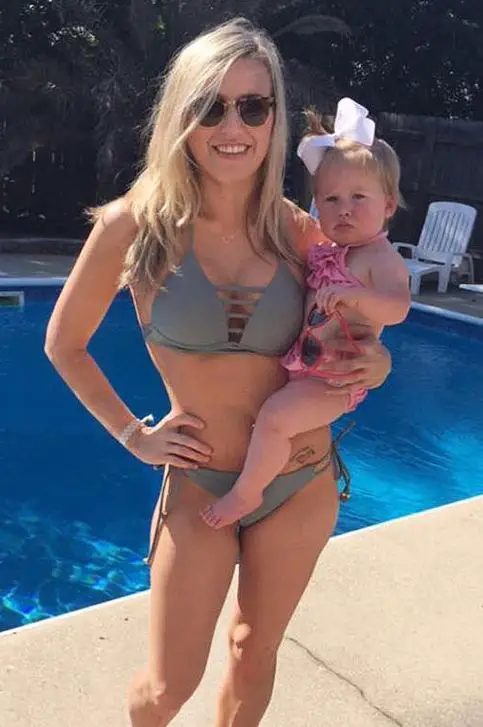 Kye Kelley’s ex-wife, Alisa enjoys swimming with daughter, Kenadeigh in 201...