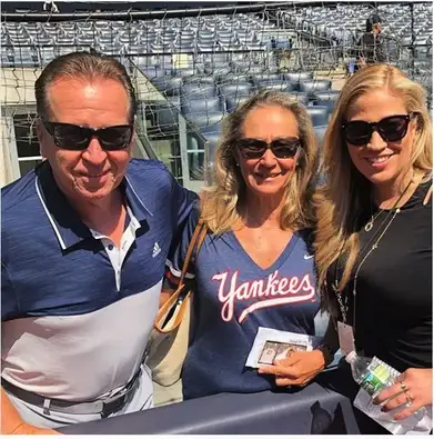 Meredith Marakovits Married Husband Family Salary Measurements