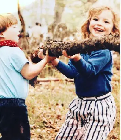 Perdita Weeks with her brother Rollo as a kid