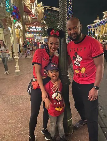 Sonequa-Martin-Green-with-her-husband-and-son-2020