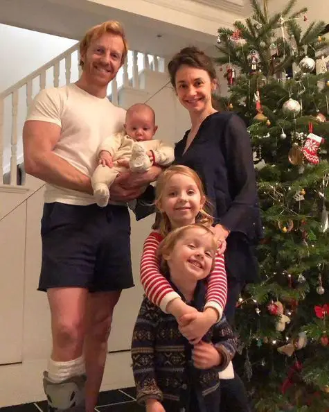 Steven-McRae-with-his-wife-and-children-2020