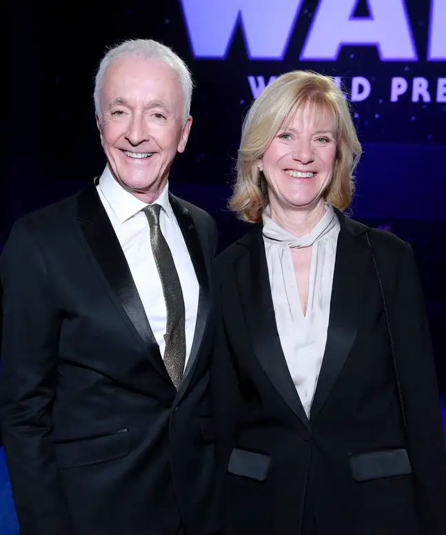 How Much Is Anthony Daniels Net Worth? Books & Married Life Details