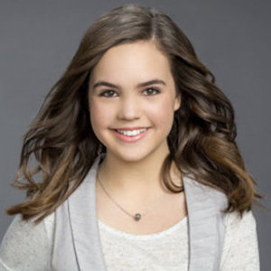 Bailee Madison Dating Handsome Pitcher Boyfriend Now; Parents, Family ...