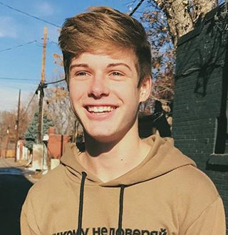 Blake Gray Wiki, Age, Birthday, Height, Girlfriend, Family