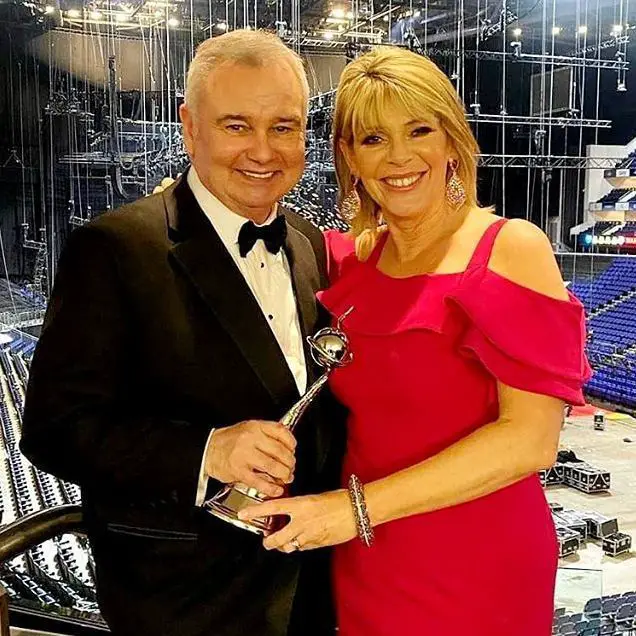 Eamonn-Holmes-with-his-wife-Ruth-Langsford-after-winning-an-award-in-2020