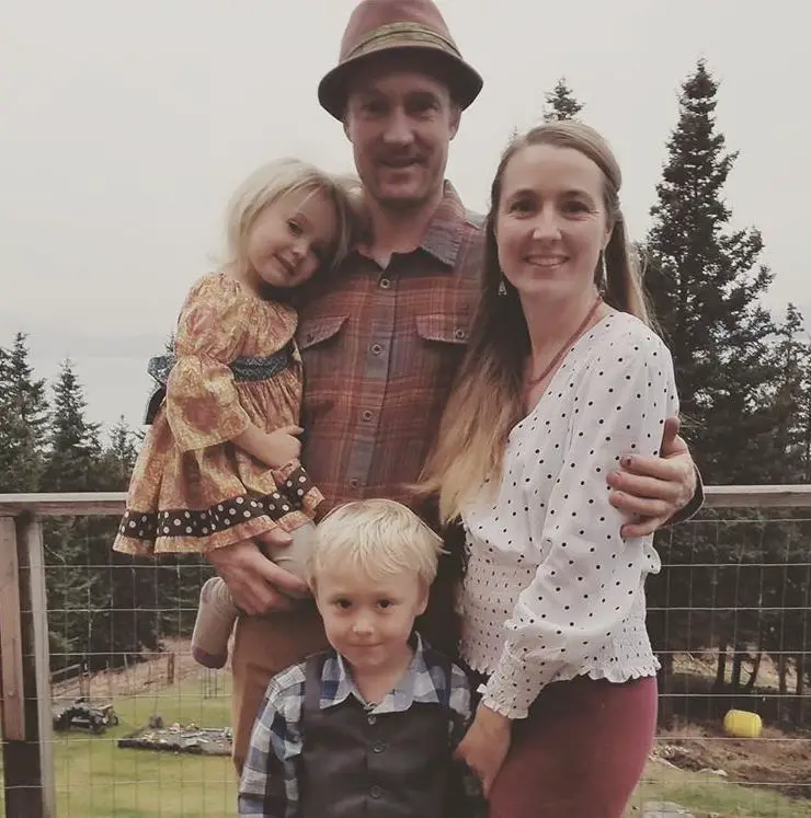 Eivin-Kilcher-with-his-wife-Eve-and-children-2019