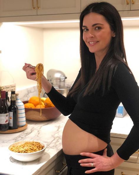 Ryan-Biegel's-wife-Katie-Lee-showing-her-baby-bump-in-2020