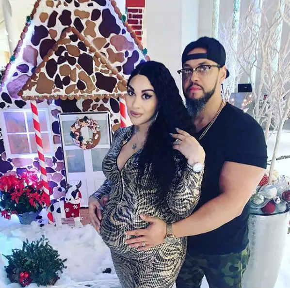 Zachariah-Darring-with-his-then-pregnant-wife-Keke-Wyatt-in-2019