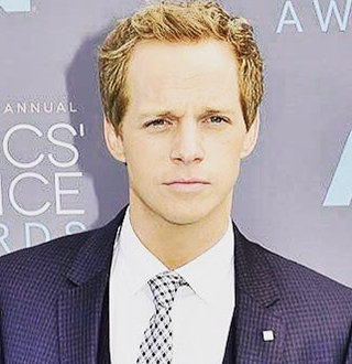 Chris Geere Married To Singer Wife, Parents, Height & More