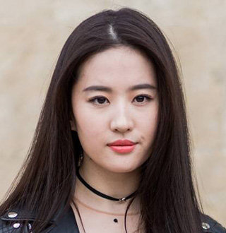 Mulan's Actress Liu Yifei Dating Status & Net Worth Info 