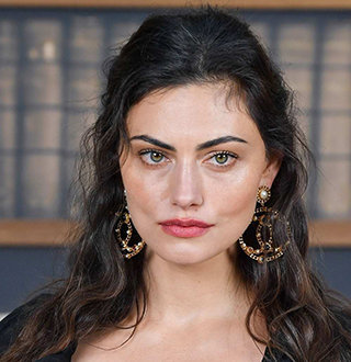 Who Is Phoebe Tonkin Boyfriend? Facts On Paul Wesley Ex-Girlfriend