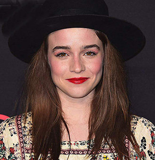 Renee Felice Smith Boyfriend, Education, Height & Family