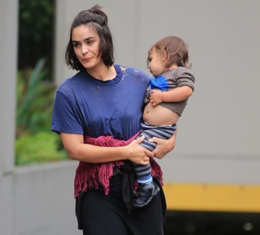 shannyn-sossamon-with-her-son