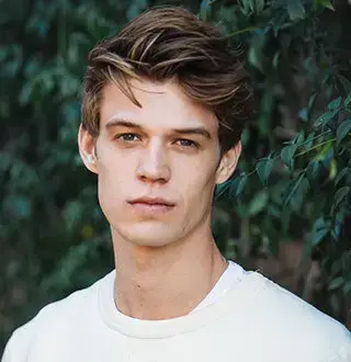 Colin Ford Gay Man Or Has Girlfriend Bio With Dating Status Parents Detail