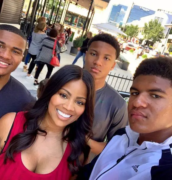 deshawn-snow-with-her-sons