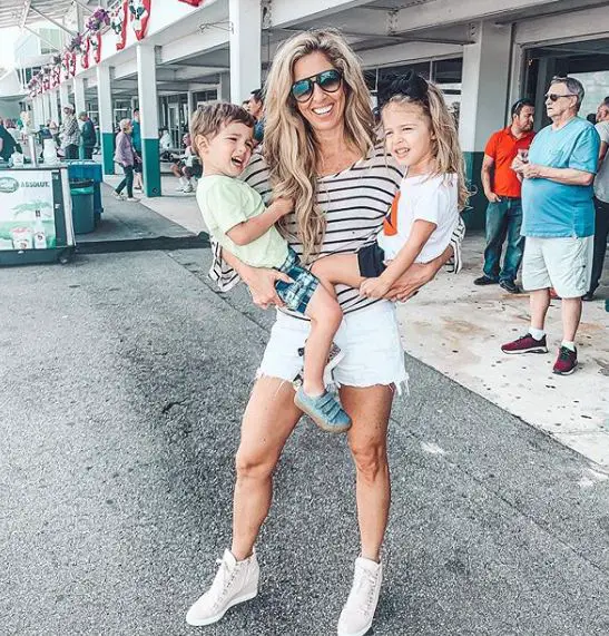 sara-walsh-and-her-twins-babies